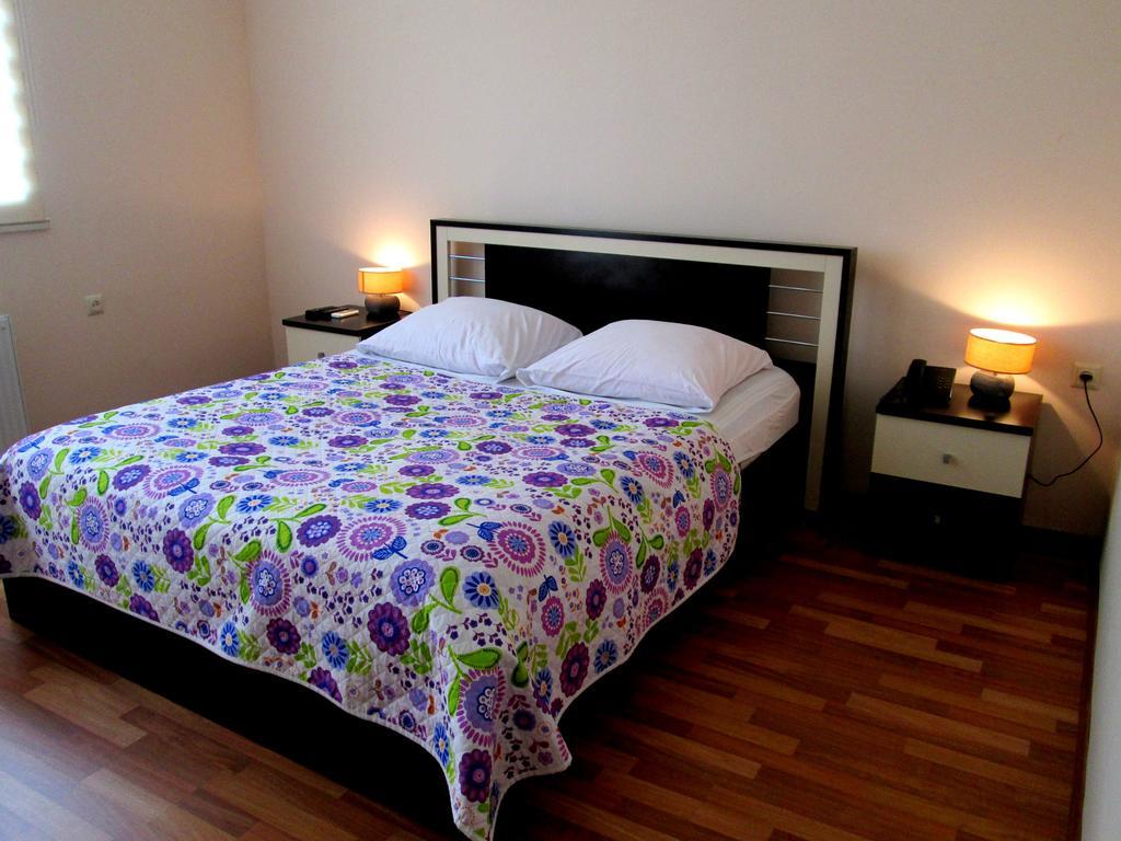 Max Comfort Hotel Kutaisi Eksteriør bilde