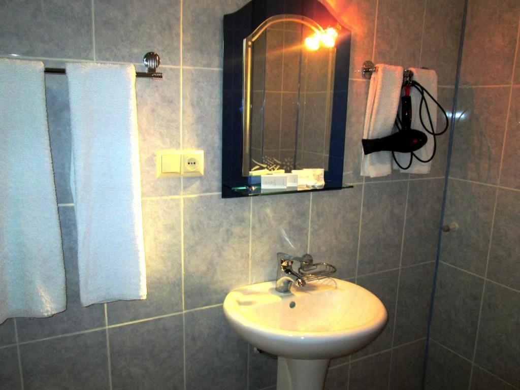 Max Comfort Hotel Kutaisi Eksteriør bilde